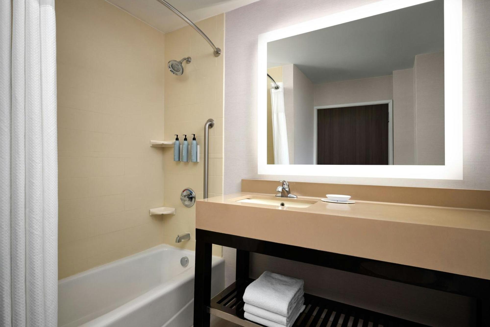 Courtyard By Marriott Dallas Dfw Airport North/Grapevine Exterior photo